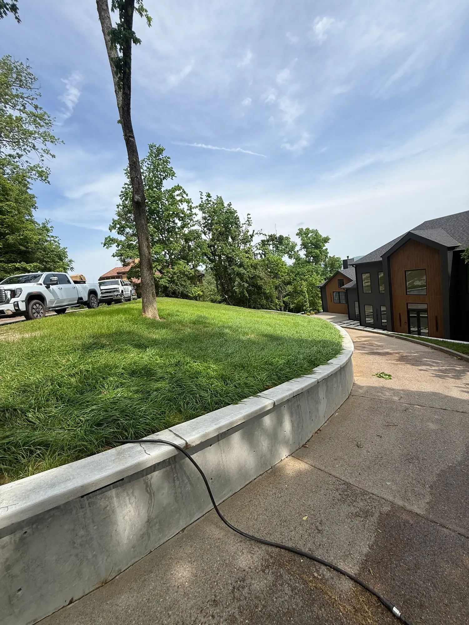 Curved retaining wall